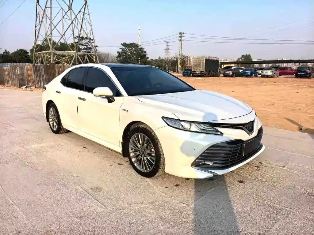 Toyota Camry — фото 2