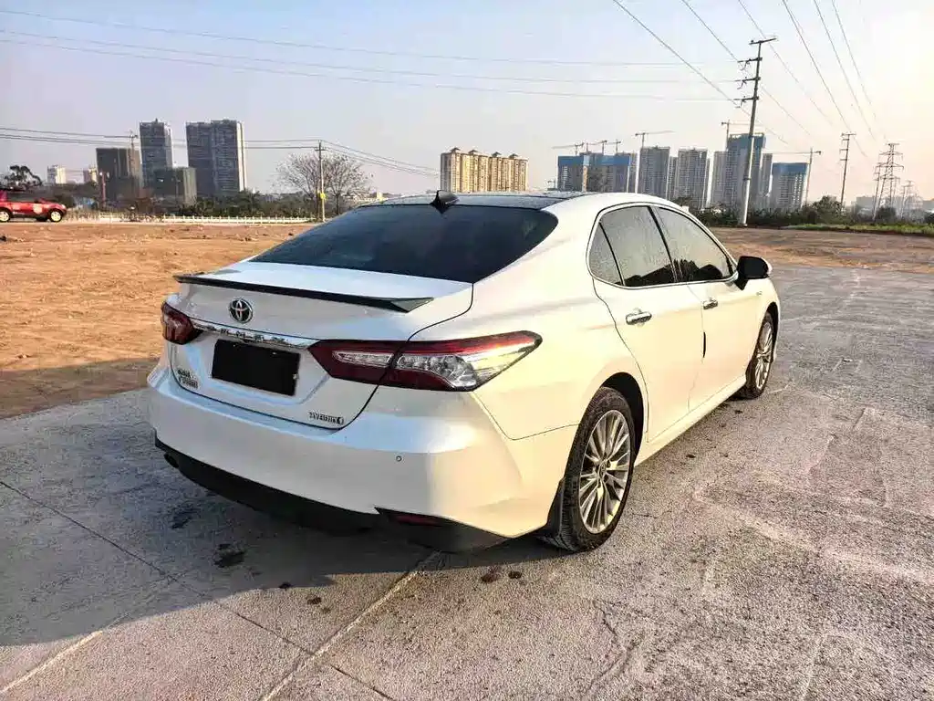 Toyota Camry — фото 3