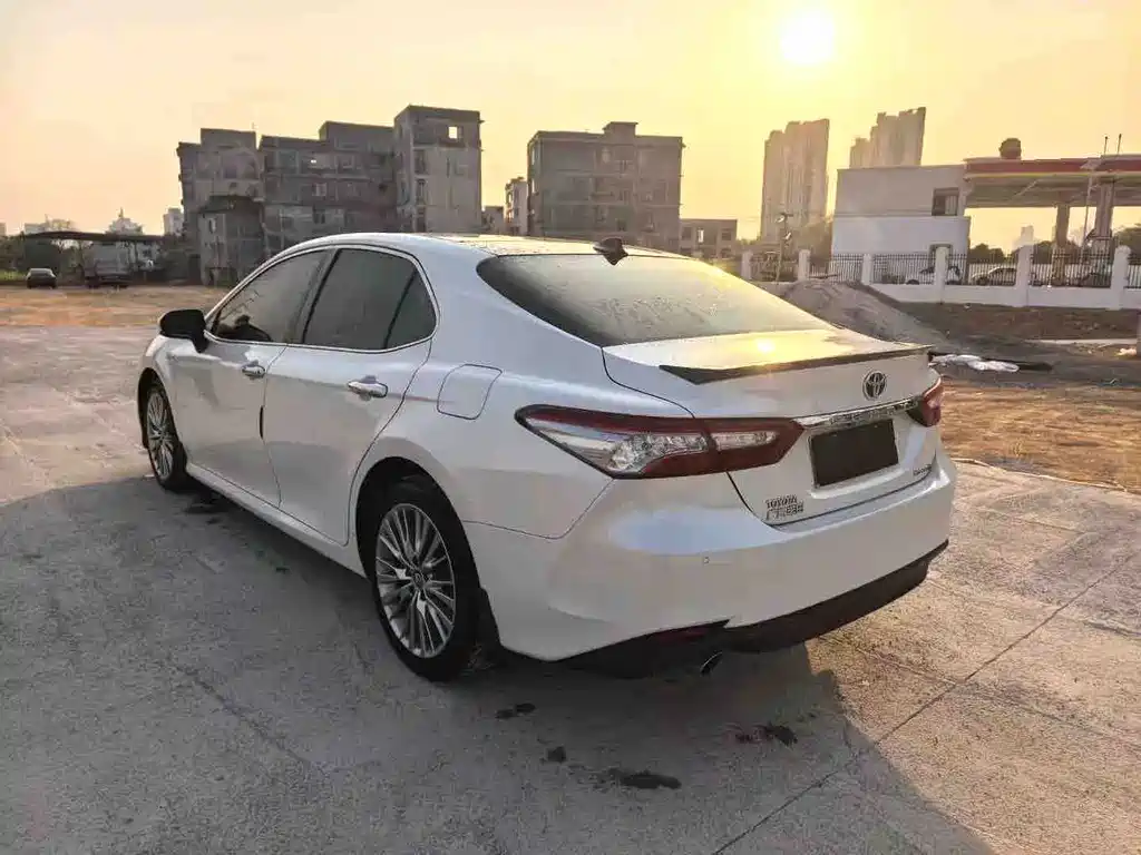 Toyota Camry — фото 4