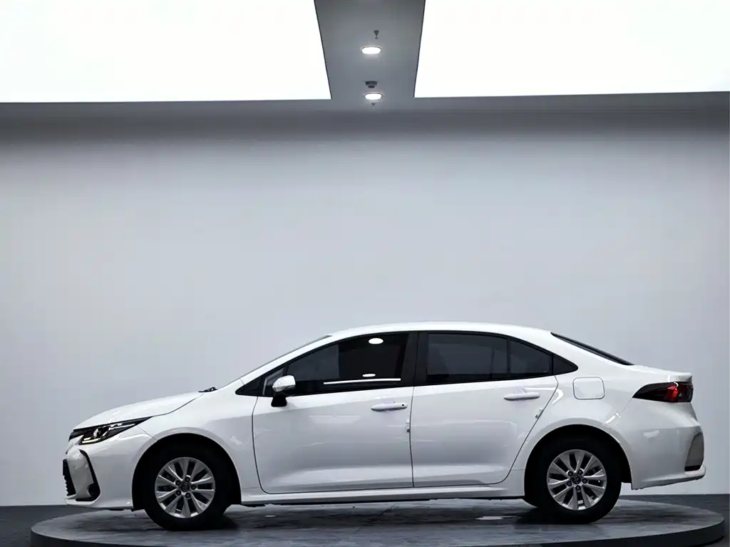 Toyota Corolla — фото 5