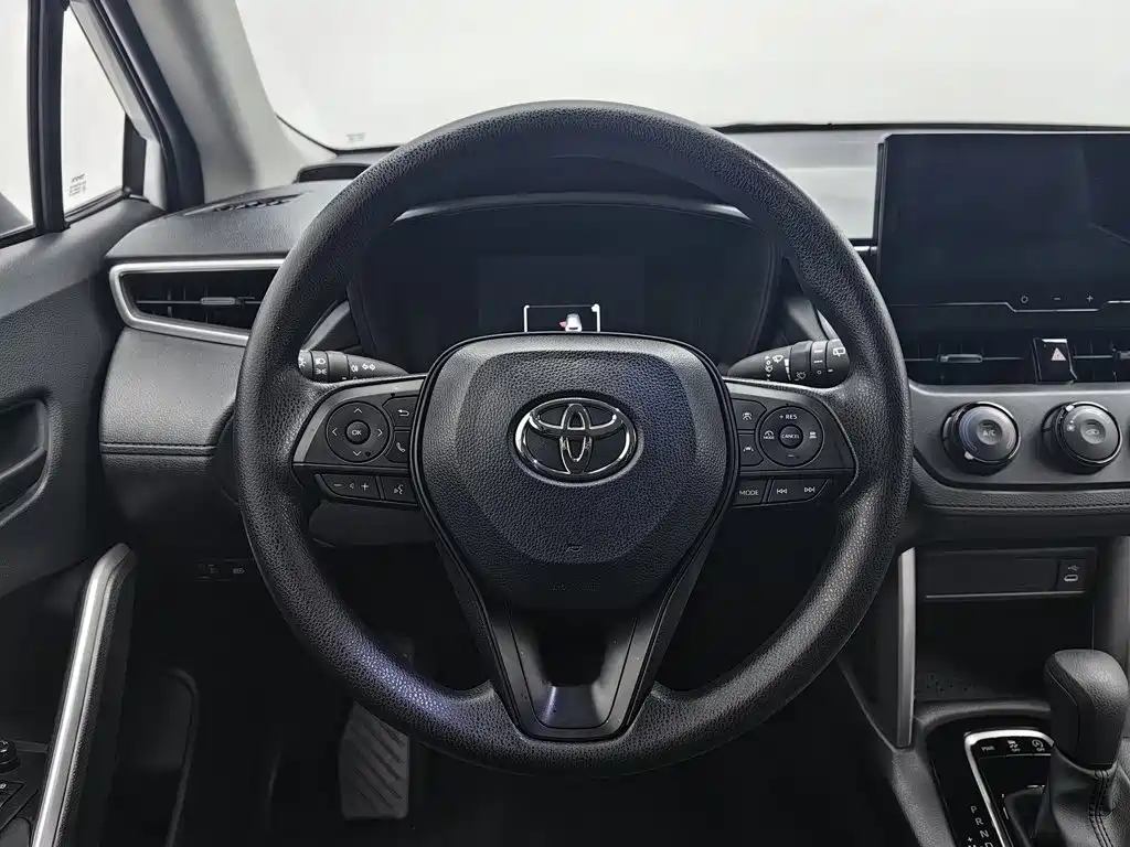 Toyota Corolla Cross — фото 11