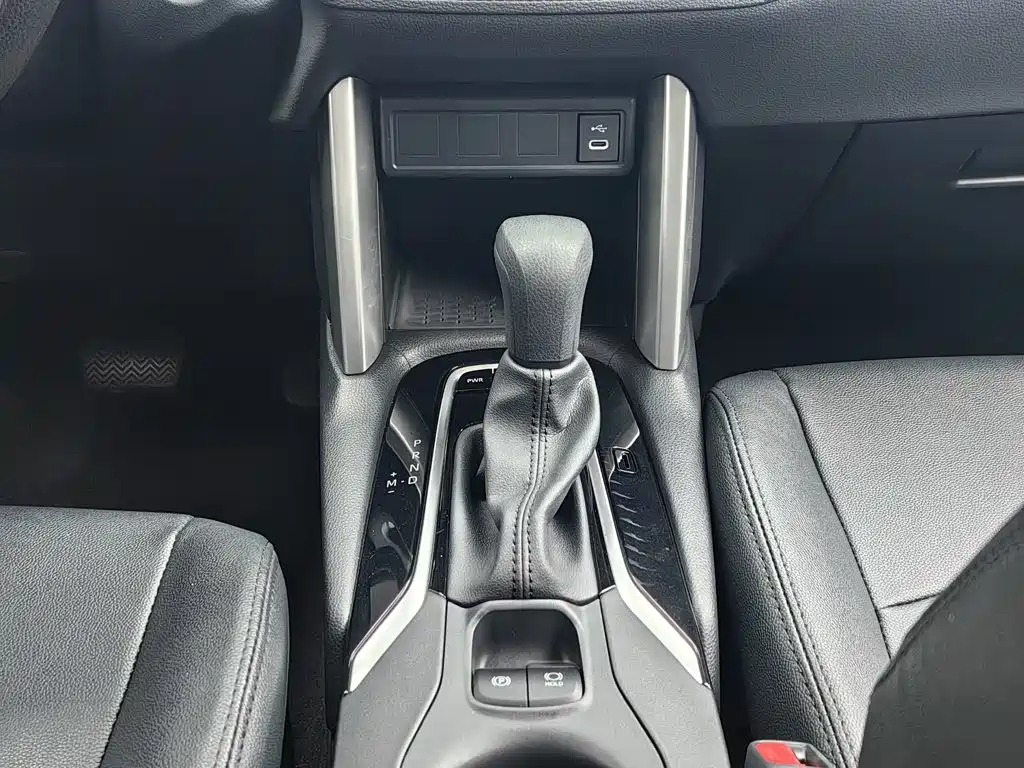 Toyota Corolla Cross — фото 13