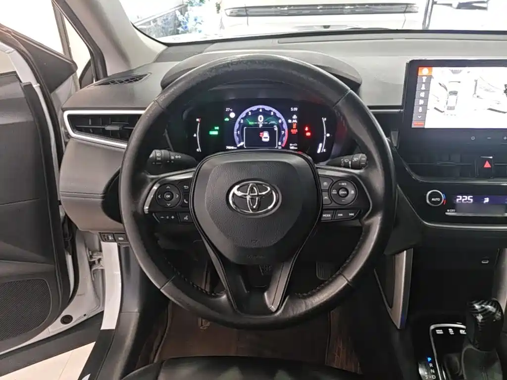 Toyota Corolla Cross — фото 11