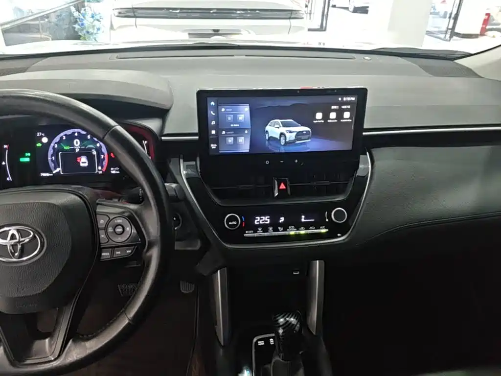 Toyota Corolla Cross — фото 13