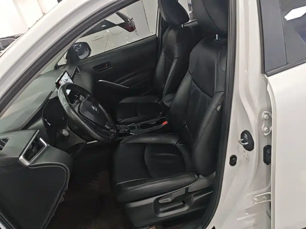 Toyota Corolla Cross — фото 15