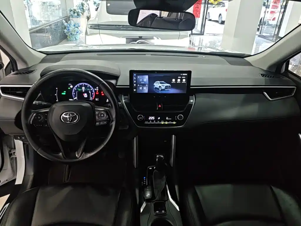 Toyota Corolla Cross — фото 10