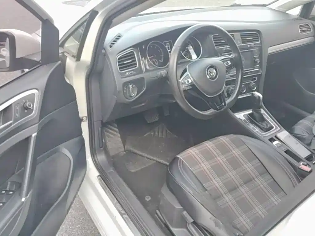 Volkswagen Golf — фото 14