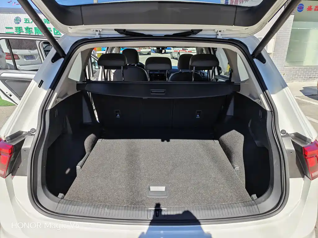 Volkswagen Tiguan L — фото 13