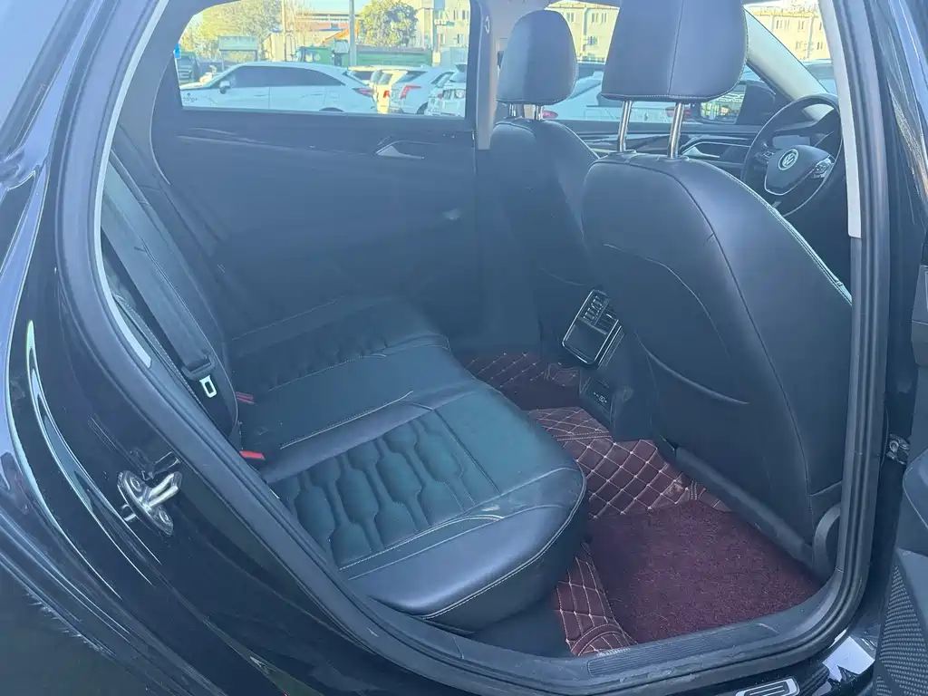 Volkswagen Passat — фото 15