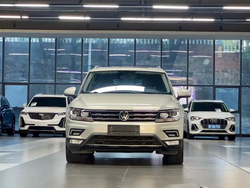 Volkswagen Tiguan L — фото 2