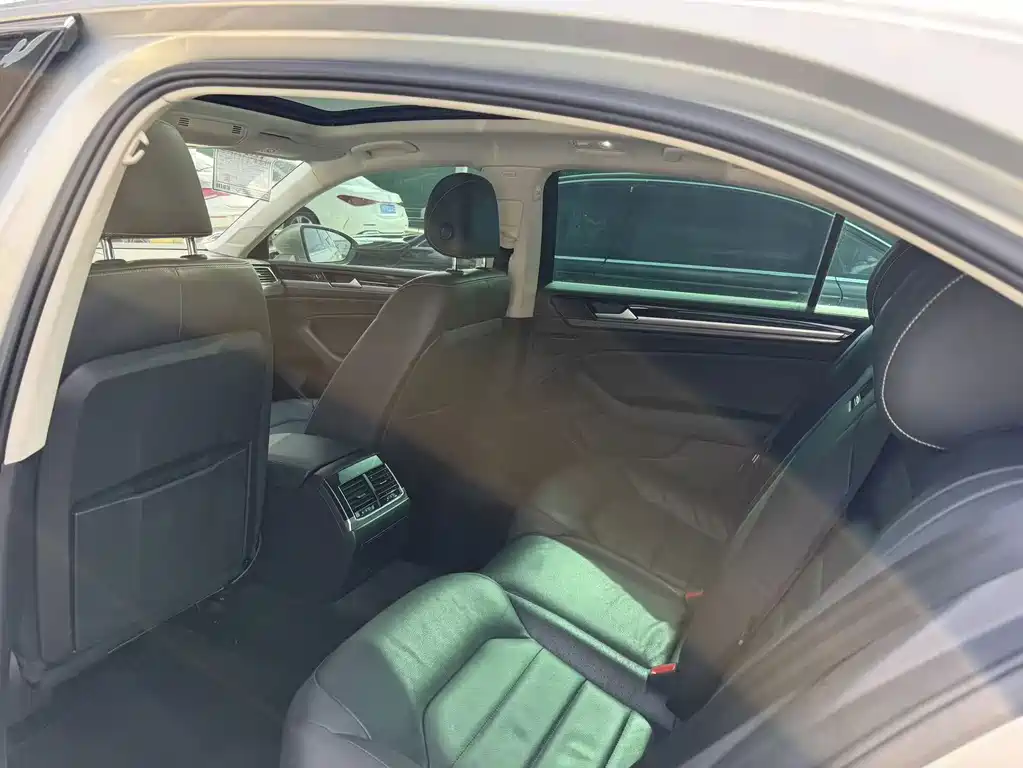 Volkswagen Phideon — фото 14