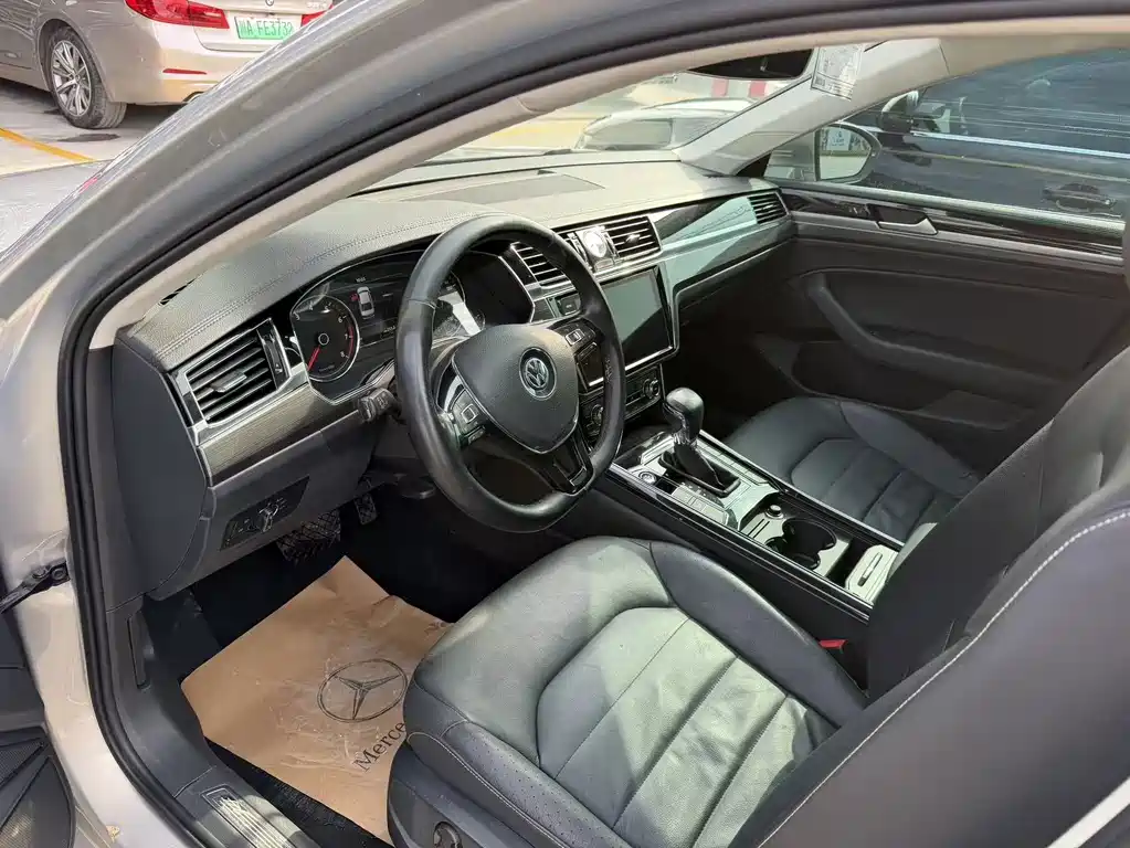 Volkswagen Phideon — фото 17