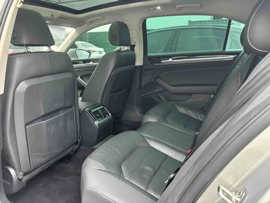 Volkswagen Phideon — фото 6