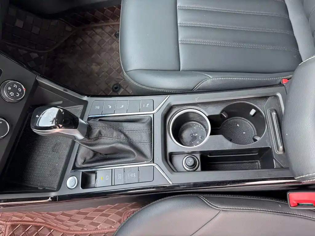 Volkswagen Passat — фото 11