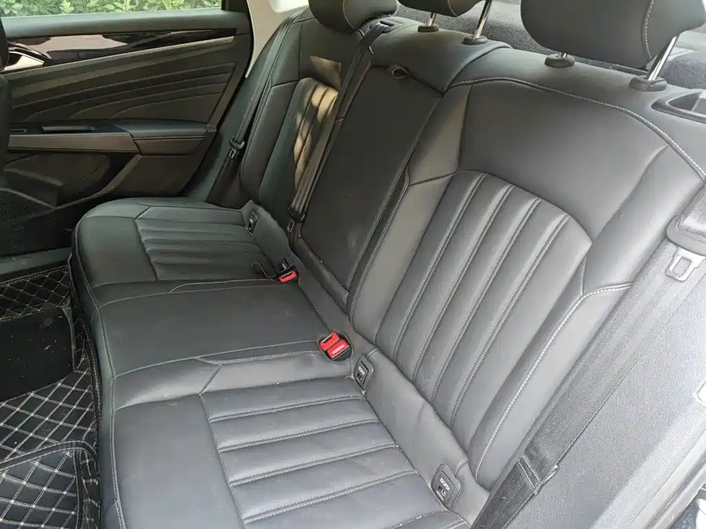 Volkswagen Passat — фото 15