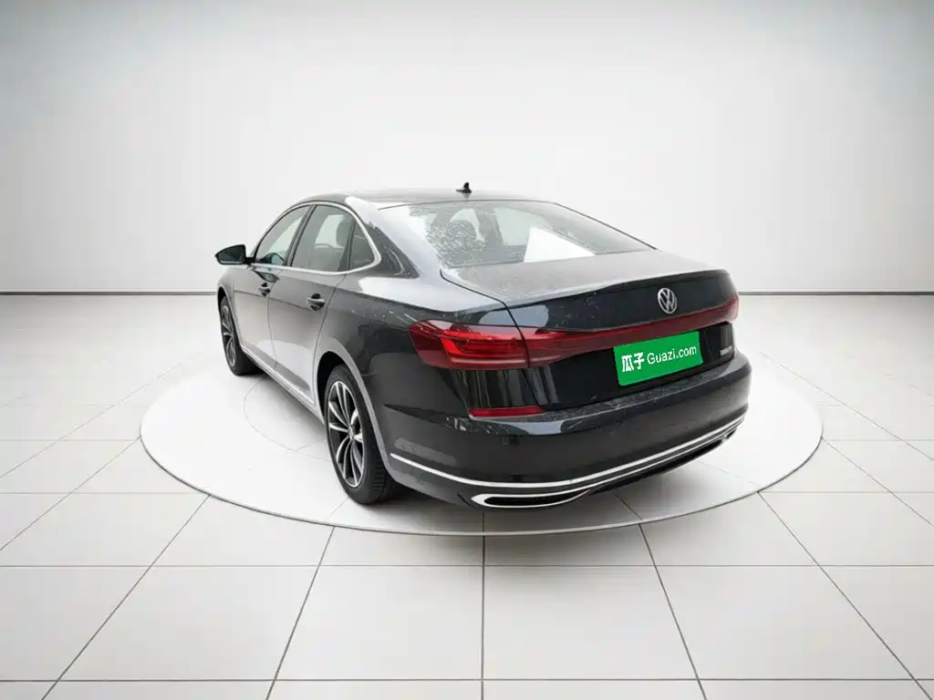Volkswagen Passat — фото 25