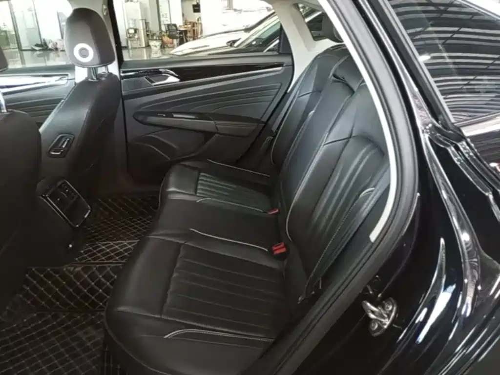 Volkswagen Passat — фото 17