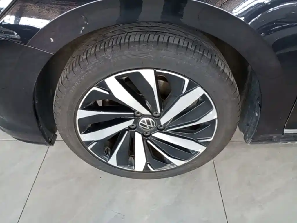 Volkswagen Passat — фото 23