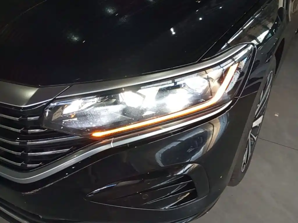 Volkswagen Passat — фото 24