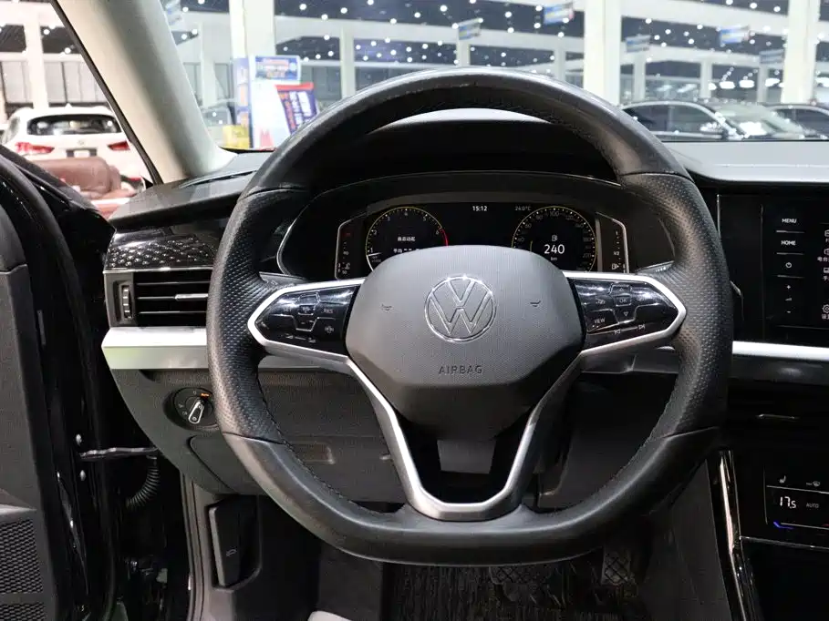 Volkswagen Passat — фото 14