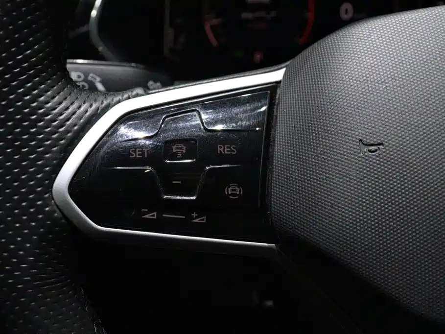 Volkswagen Passat — фото 17