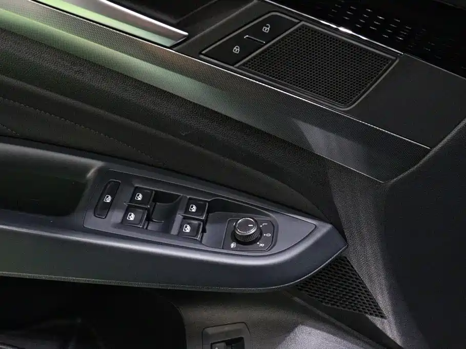 Volkswagen Passat — фото 19