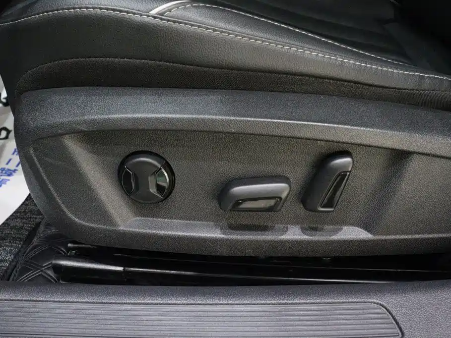 Volkswagen Passat — фото 20