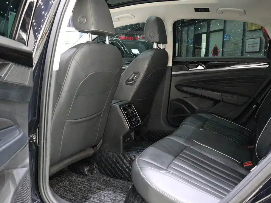 Volkswagen Passat — фото 7