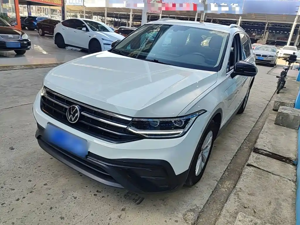 Volkswagen Tiguan L — фото 2