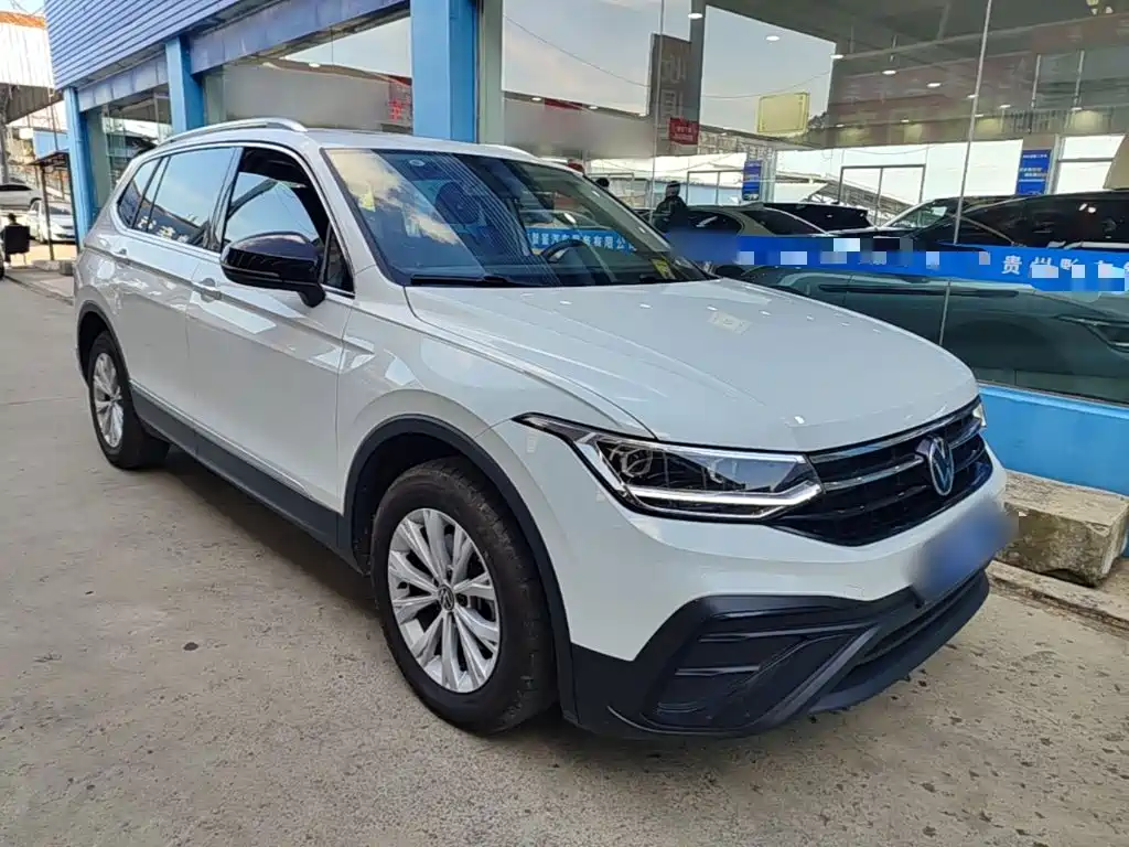 Volkswagen Tiguan L — фото 4