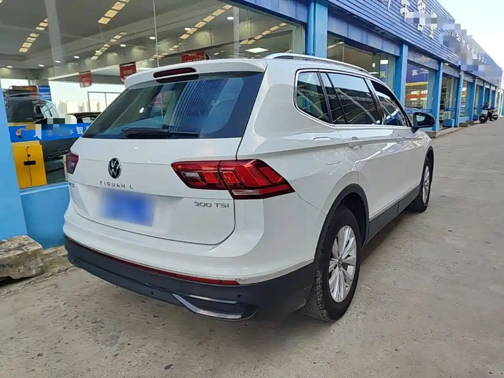 Volkswagen Tiguan L — фото 7
