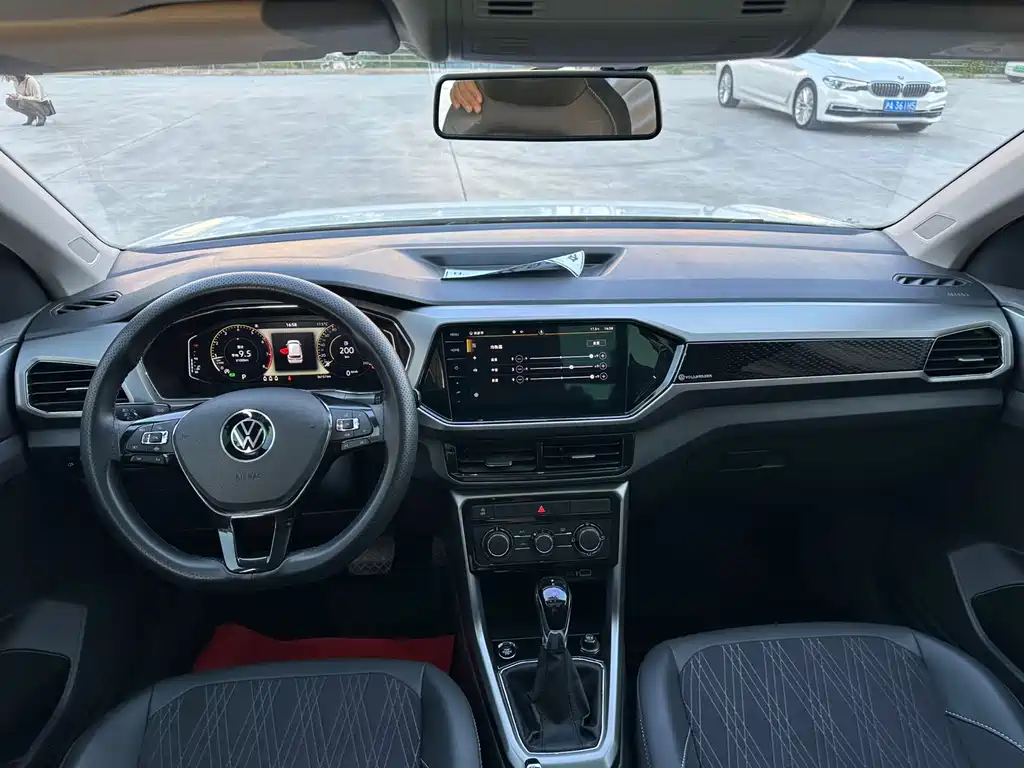 Volkswagen T-Cross — фото 11