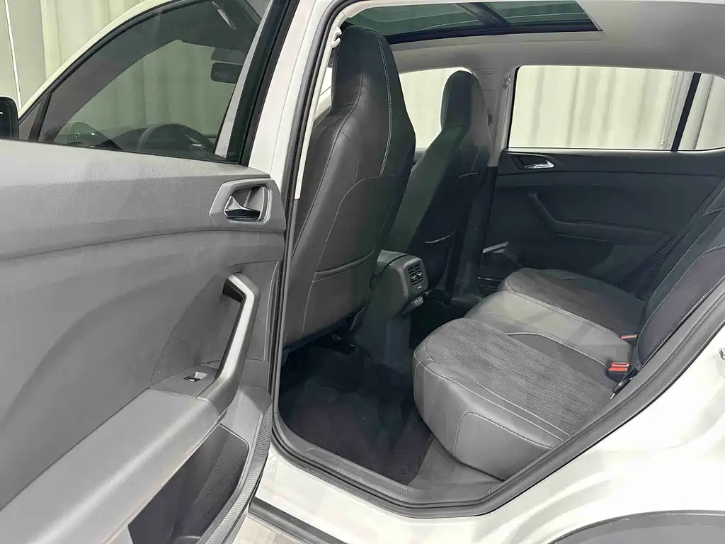 Volkswagen T-Cross — фото 16