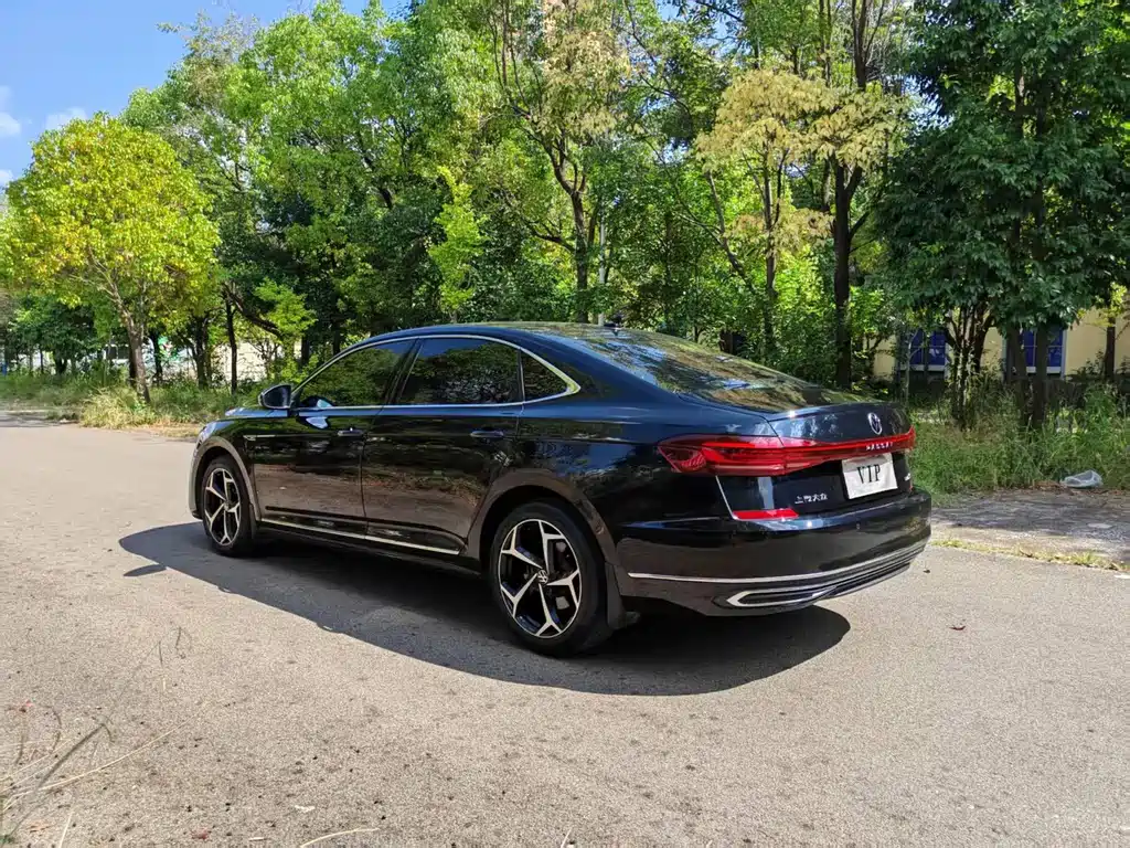 Volkswagen Passat — фото 8