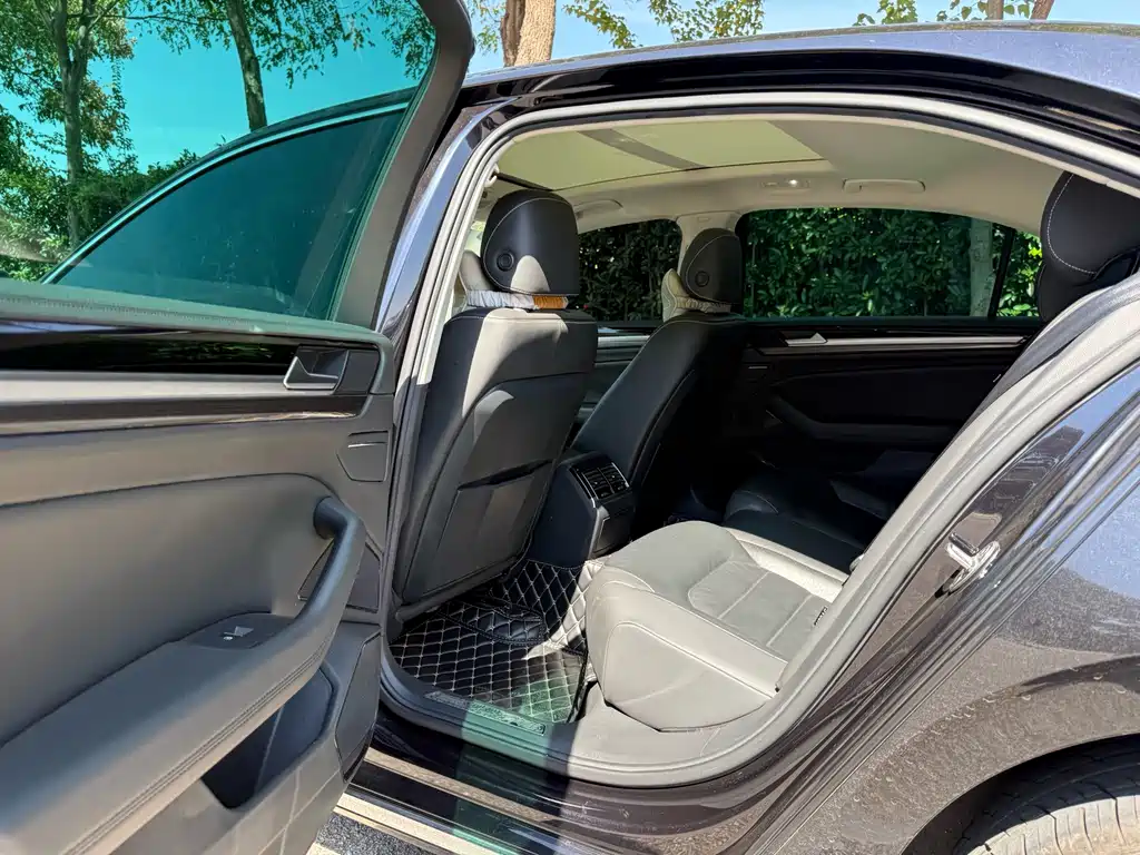 Volkswagen Phideon — фото 9