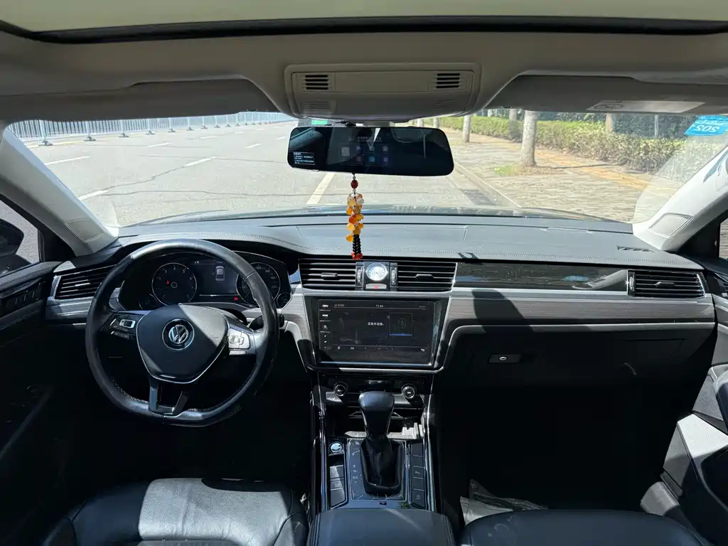 Volkswagen Phideon — фото 10