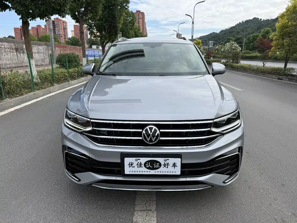 Volkswagen Tiguan L — фото 2