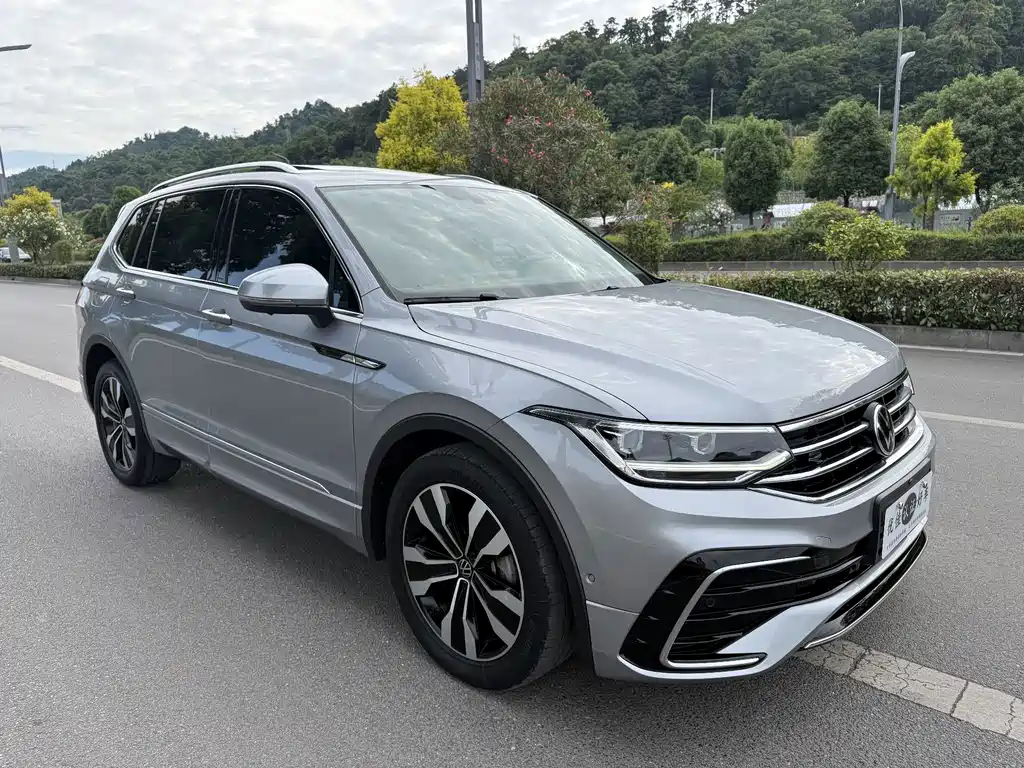 Volkswagen Tiguan L — фото 3