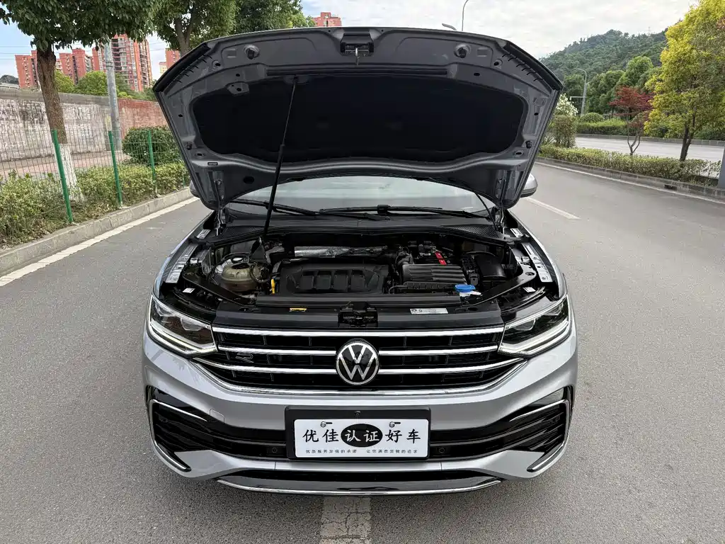 Volkswagen Tiguan L — фото 8