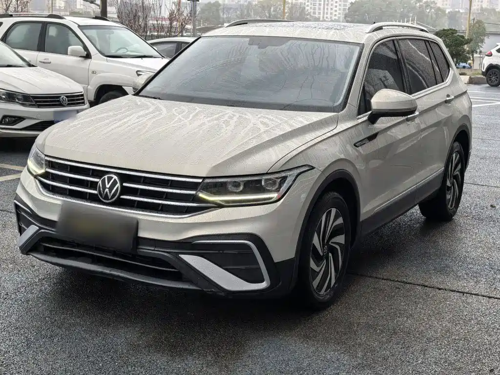 Volkswagen Tiguan L — фото 2