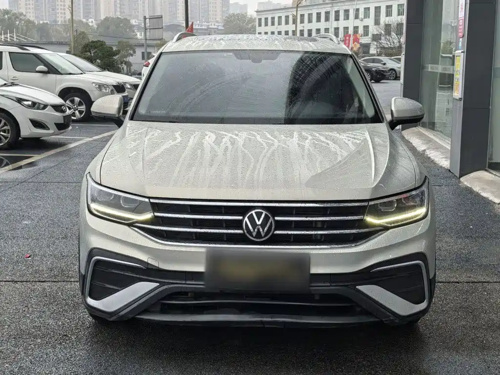 Volkswagen Tiguan L — фото 3