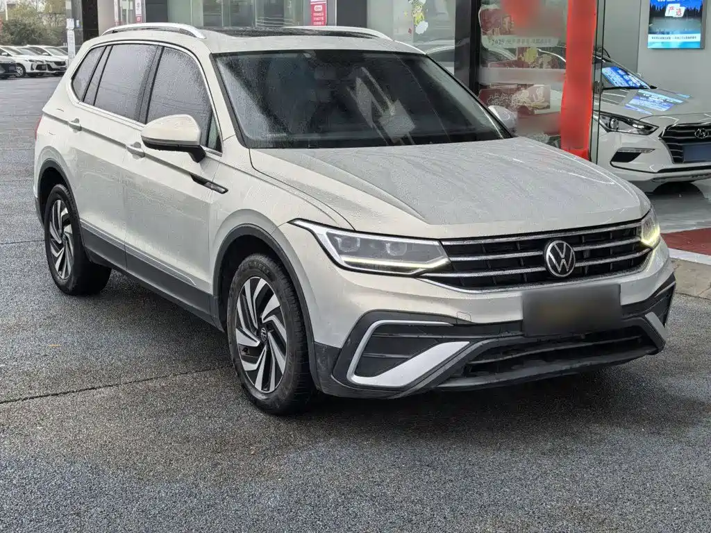 Volkswagen Tiguan L — фото 4