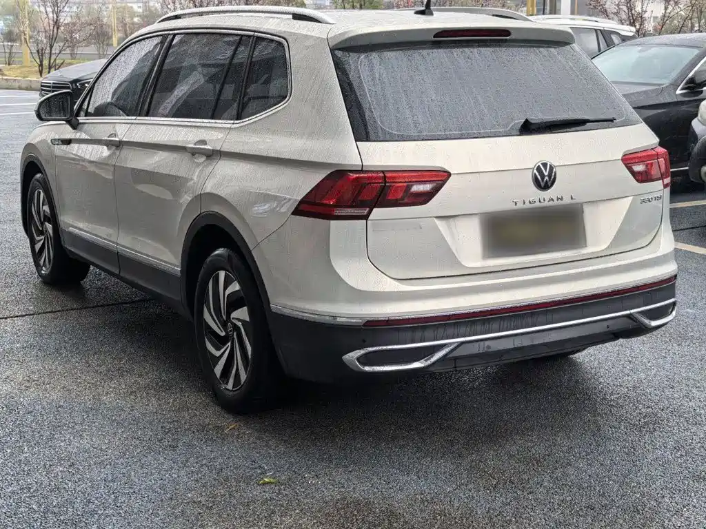 Volkswagen Tiguan L — фото 5