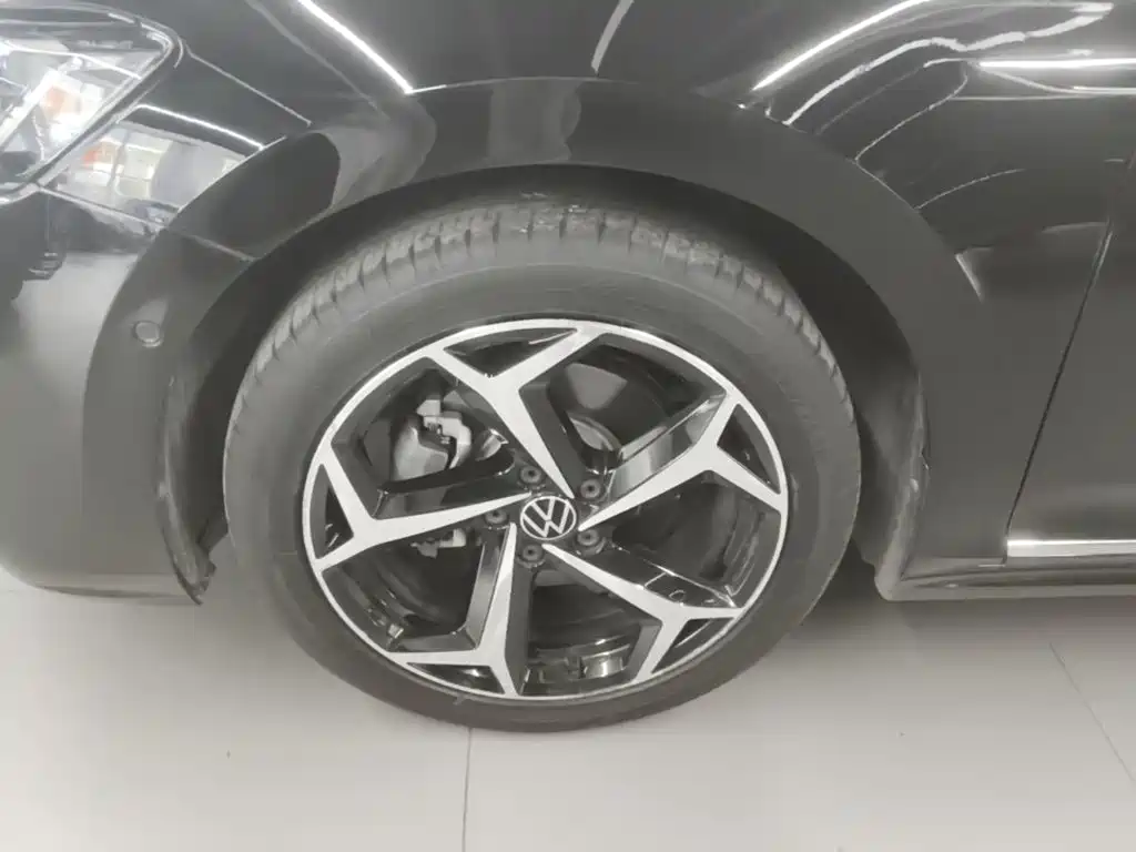 Volkswagen Passat — фото 23