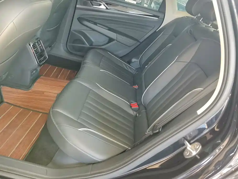 Volkswagen Passat — фото 11