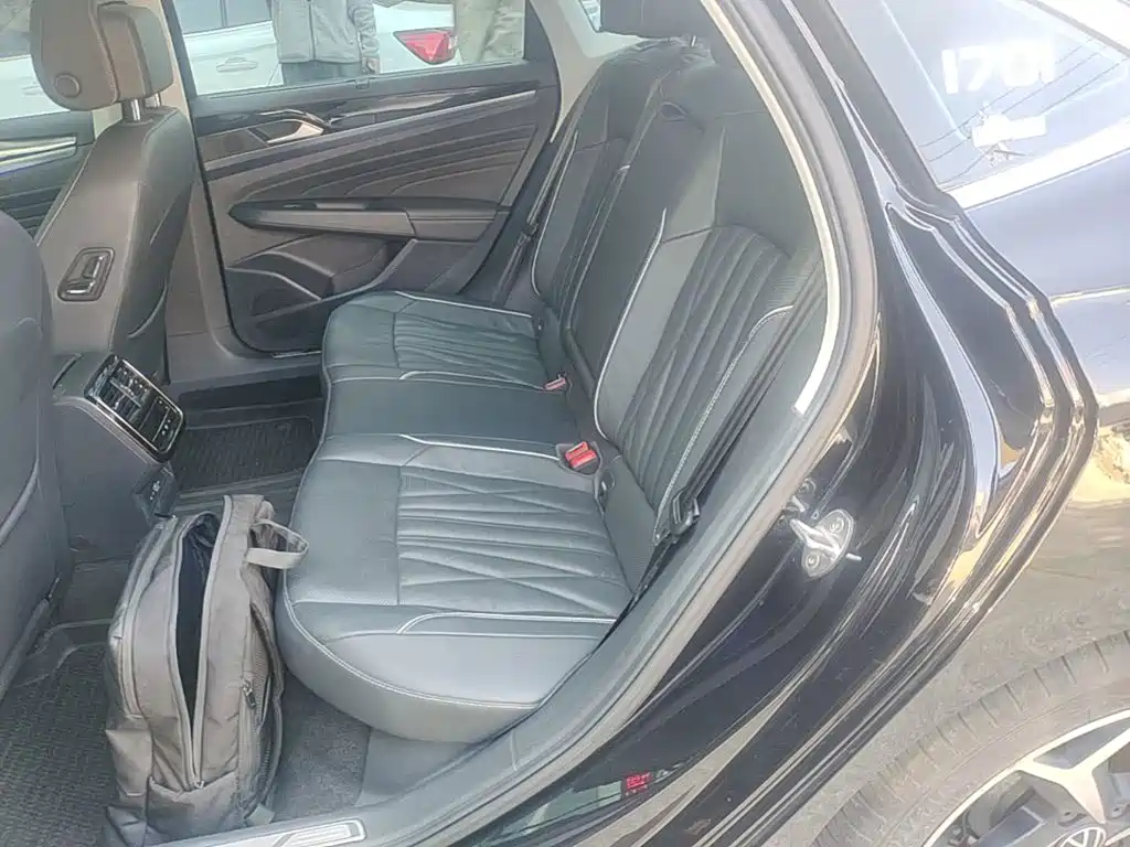 Volkswagen Passat — фото 17
