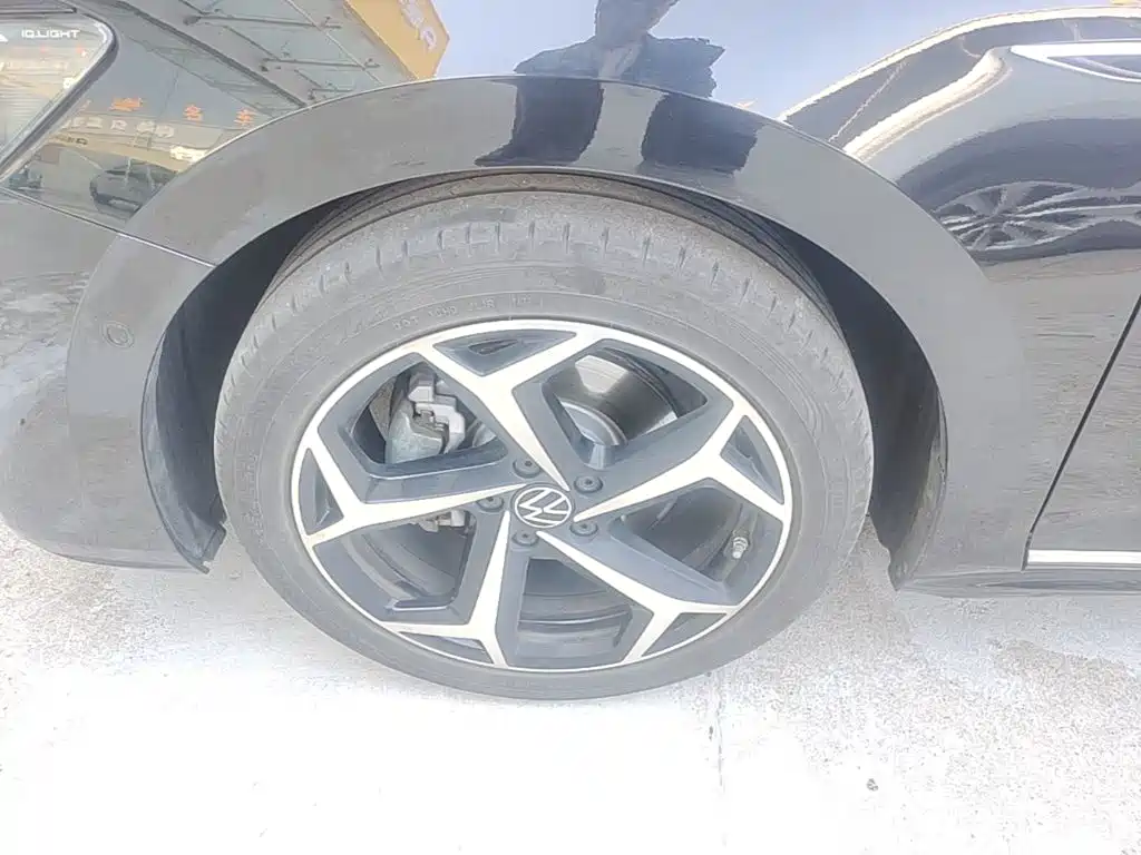 Volkswagen Passat — фото 23