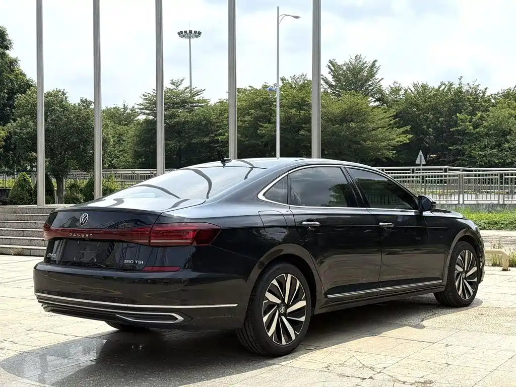 Volkswagen Passat — фото 4