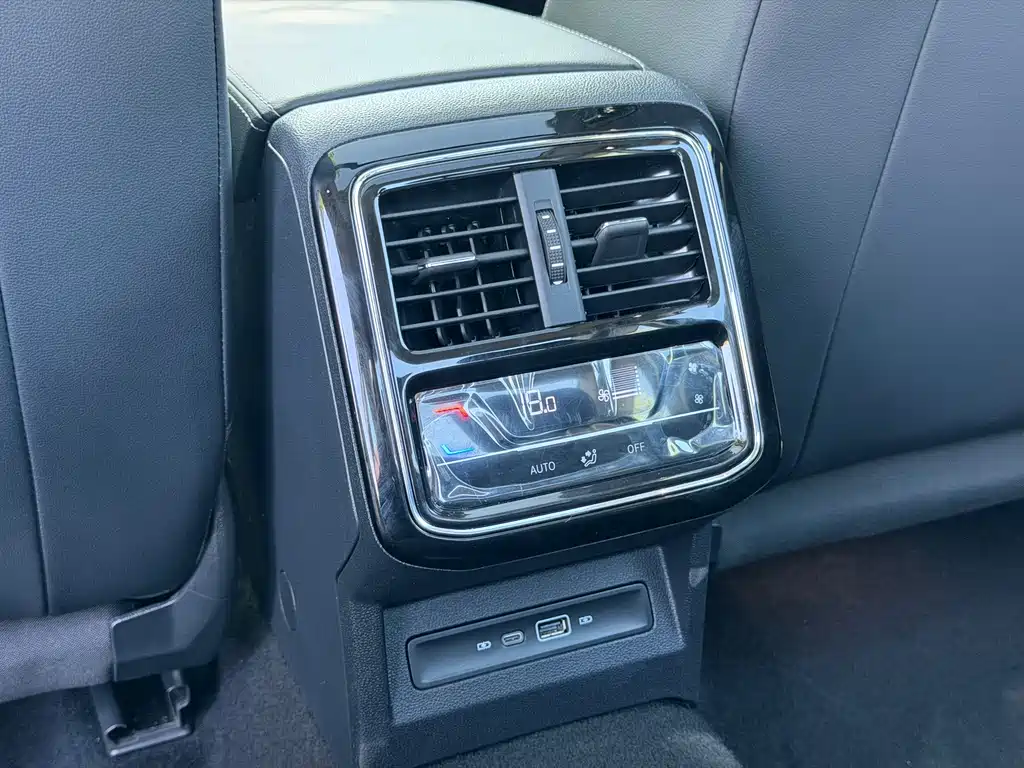 Volkswagen Passat — фото 13