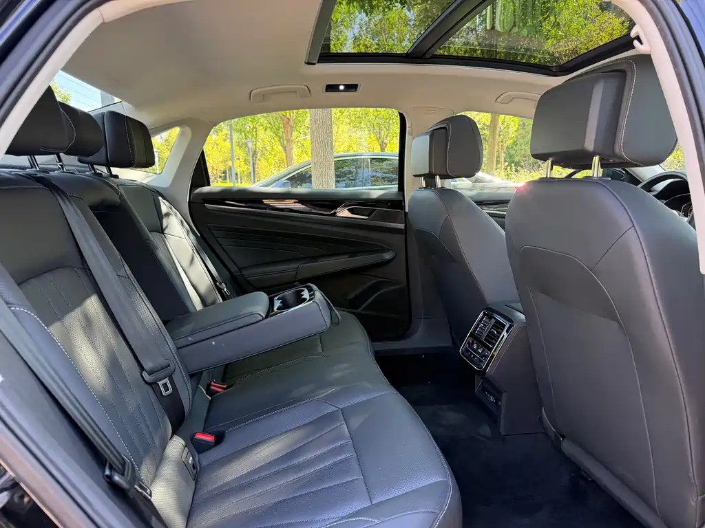 Volkswagen Passat — фото 15